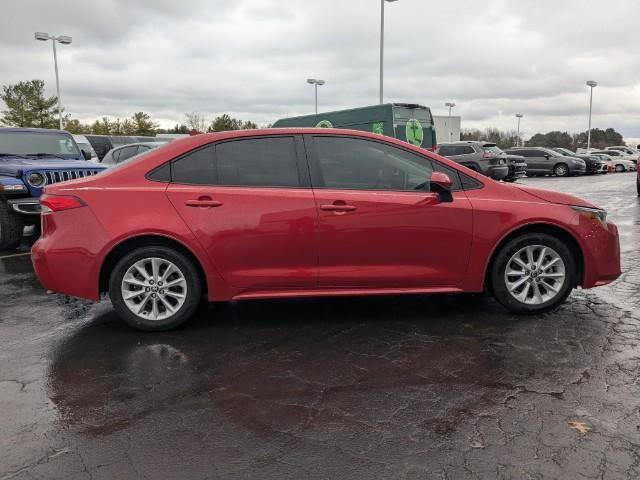 Used 2021 Toyota Corolla LE image 3