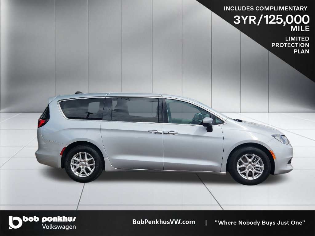 Used 2023 Chrysler Voyager LX FWD image 24