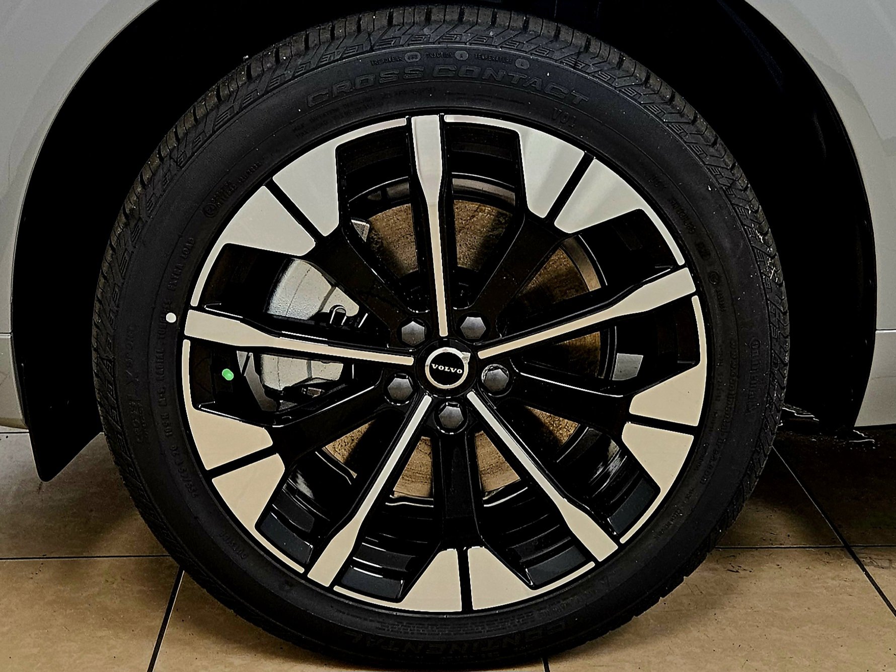 New 2026 Volvo XC60 T8 Plus w/ Protection Package Premier AWD/4WD image 48