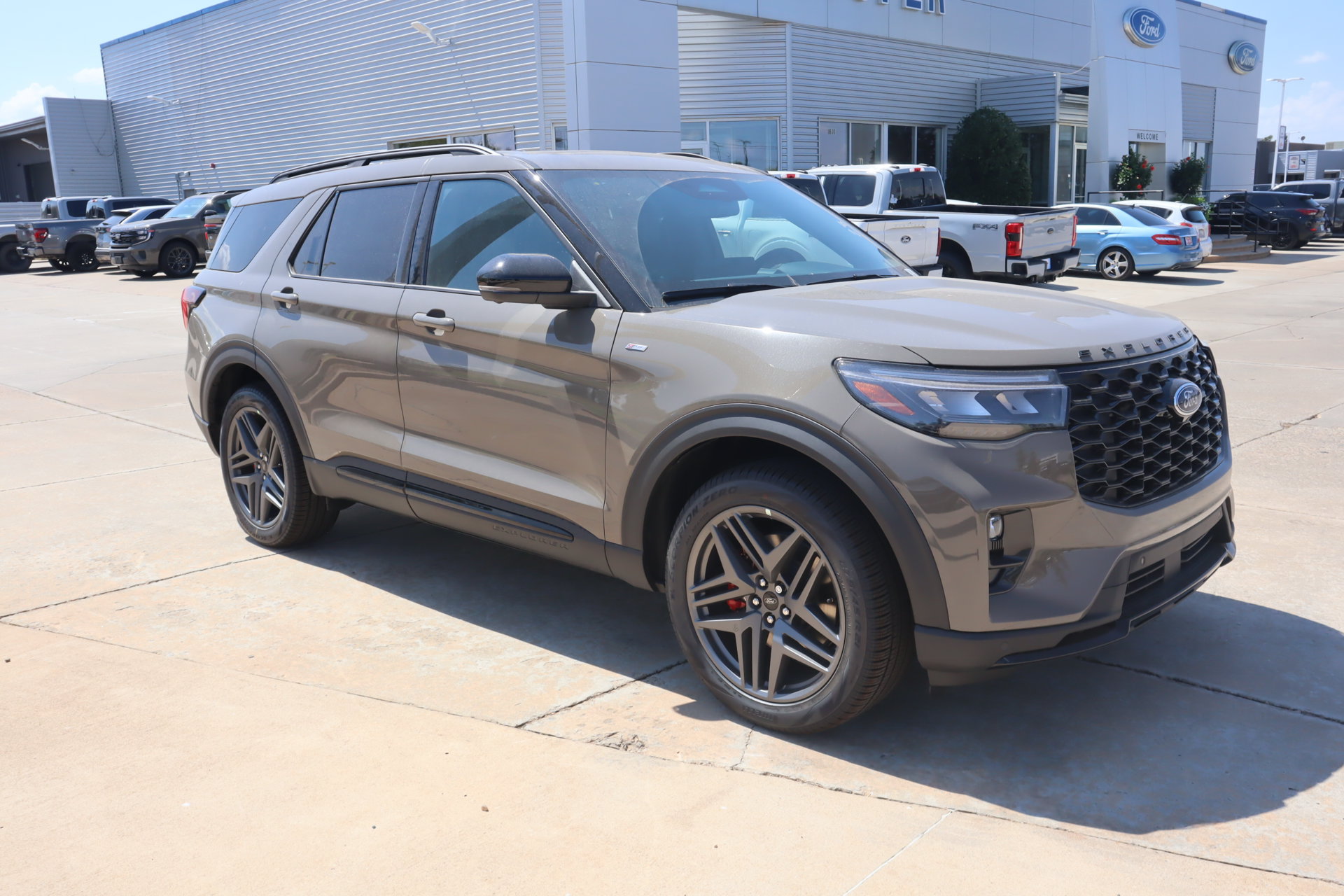 New 2026 Ford Explorer ST-Line w/ ST-Line Street Pack AWD/4WD image 1
