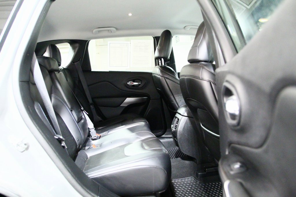 Used 2019 Jeep Cherokee Latitude Plus w/ Cold Weather Group image 25