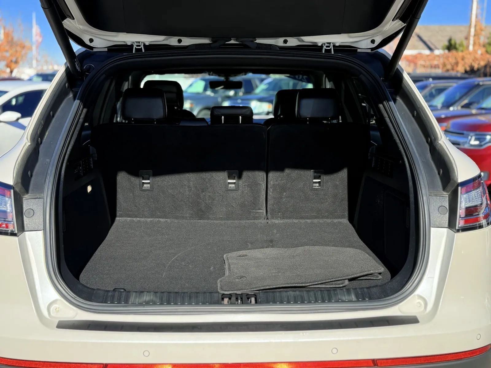 Used 2019 Lincoln Nautilus Reserve image 16