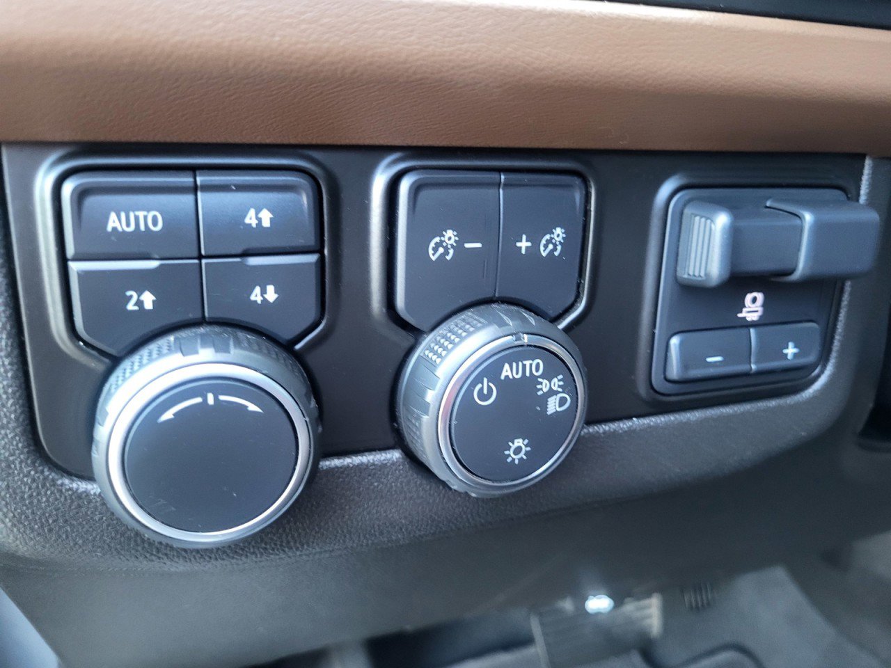 Used 2021 Chevrolet Suburban High Country w/ Premium Package image 49