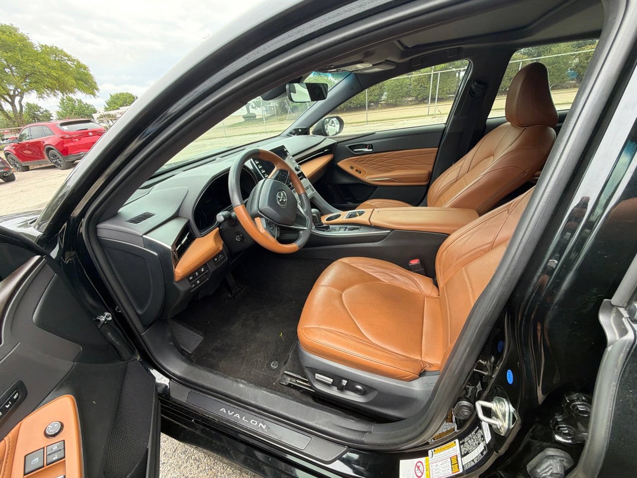 Used 2019 Toyota Avalon Limited FWD image 9