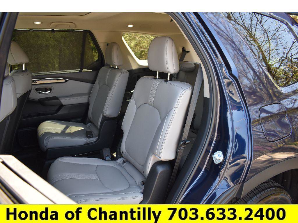 Used 2025 Honda Pilot Touring image 29