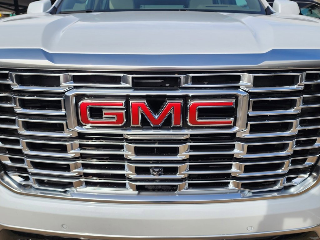 New 2026 GMC Yukon XL Denali w/ Denali Reserve Package image 8