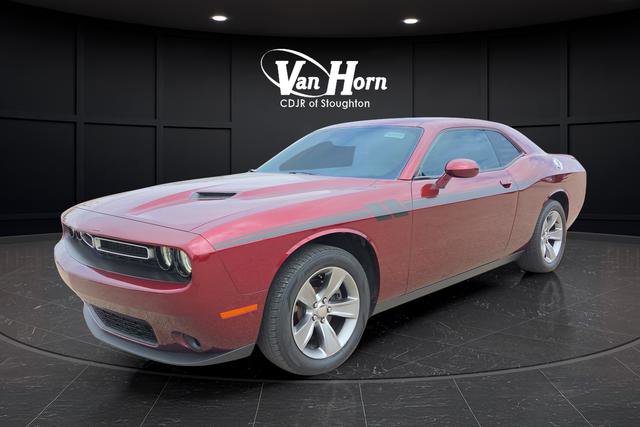 Used 2019 Dodge Challenger SXT RWD image 3