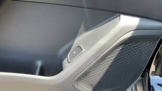 New 2026 Chevrolet Traverse LT w/ LPO, Floor Liner Package FWD image 26