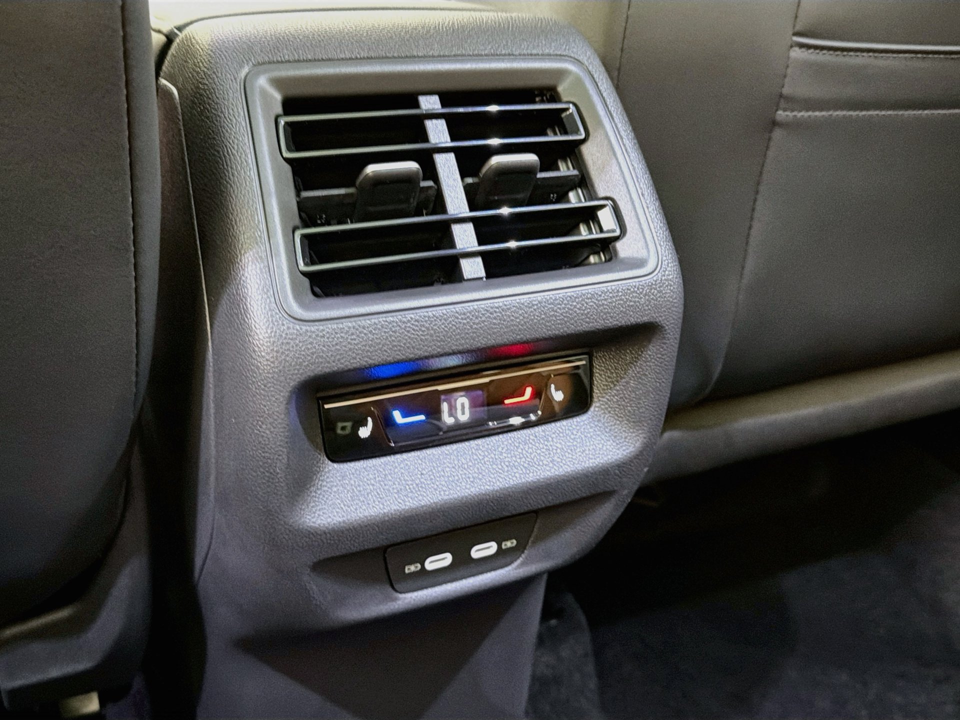 New 2027 Volkswagen Tiguan SEL R-Line AWD/4WD image 23