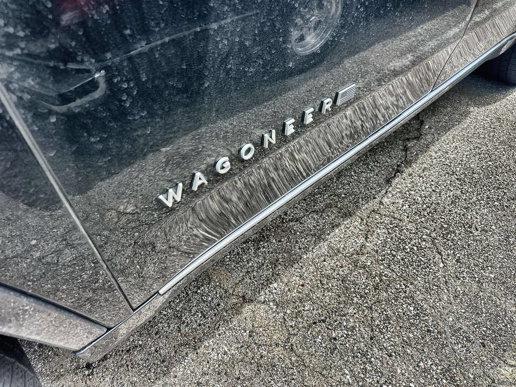 Used 2022 Jeep Wagoneer Series III w/ Premium Group I AWD/4WD image 3