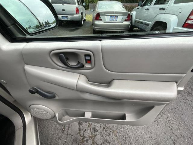 Used 2000 GMC Sonoma SL RWD image 18