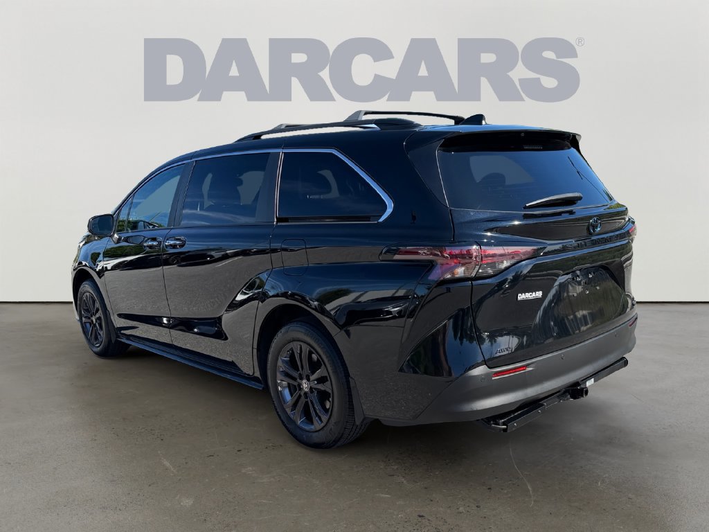 Used 2024 Toyota Sienna XLE Woodland Edition AWD/4WD image 4