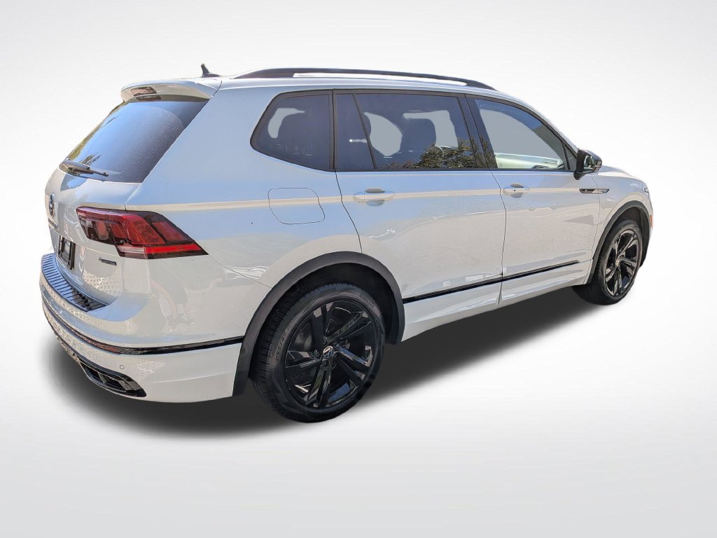 Used 2023 Volkswagen Tiguan SE R-Line AWD/4WD image 3