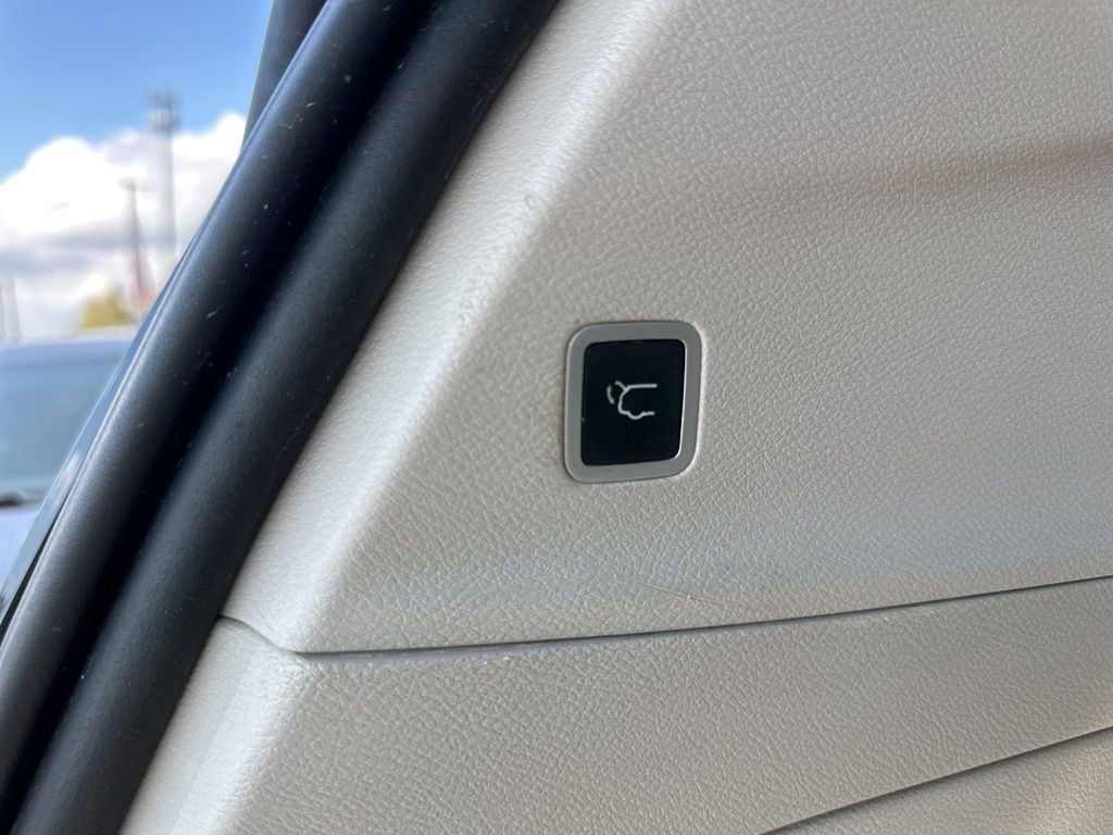 Used 2017 Chrysler Pacifica Touring-L image 12