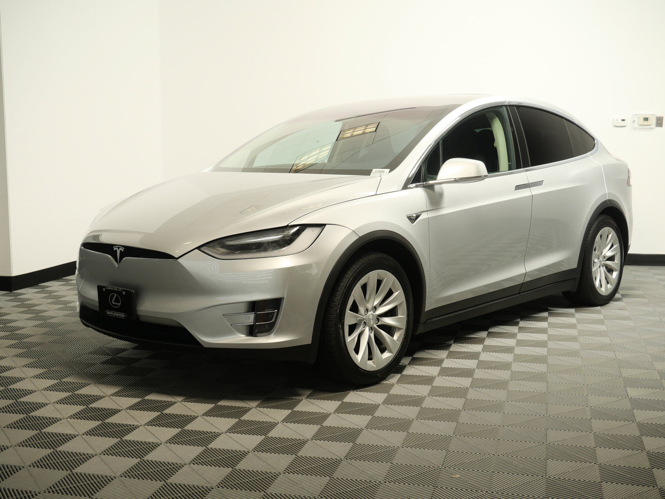 Used 2016 Tesla Model X 75D AWD/4WD image 4