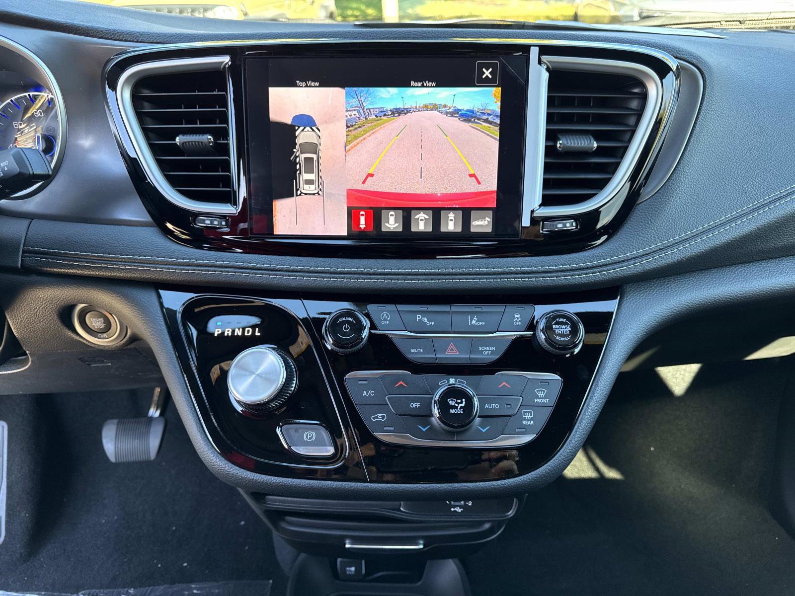 New 2026 Chrysler Pacifica Select image 25