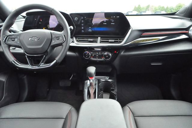Used 2025 Chevrolet Trax RS w/ Driver Confidence Package image 16