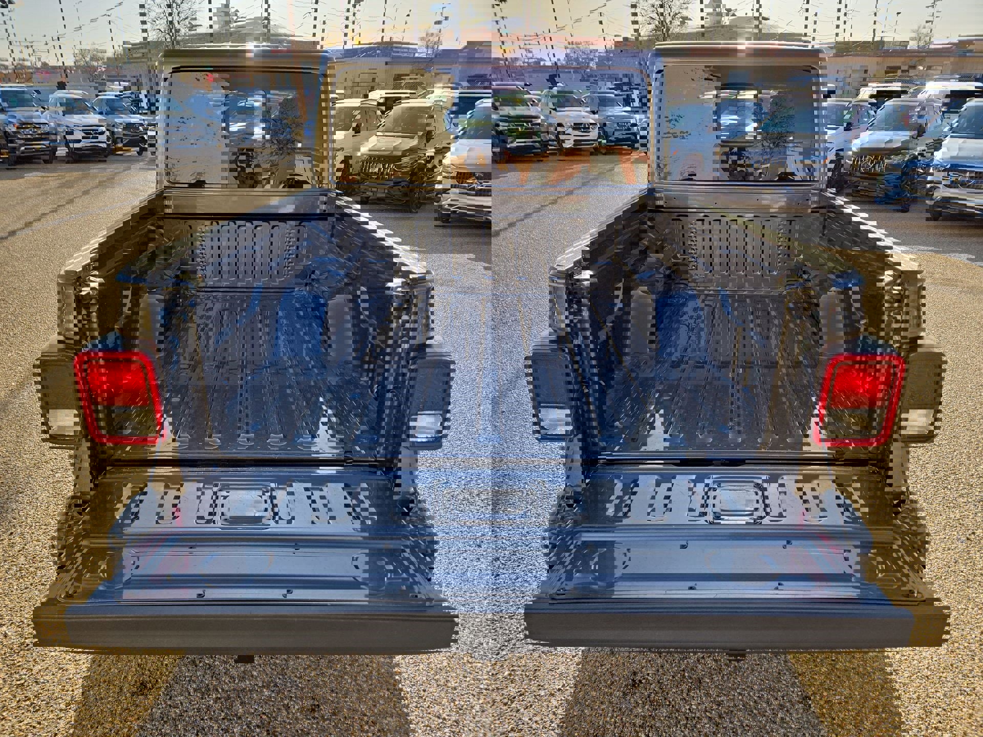 Used 2025 Jeep Gladiator Nighthawk image 12