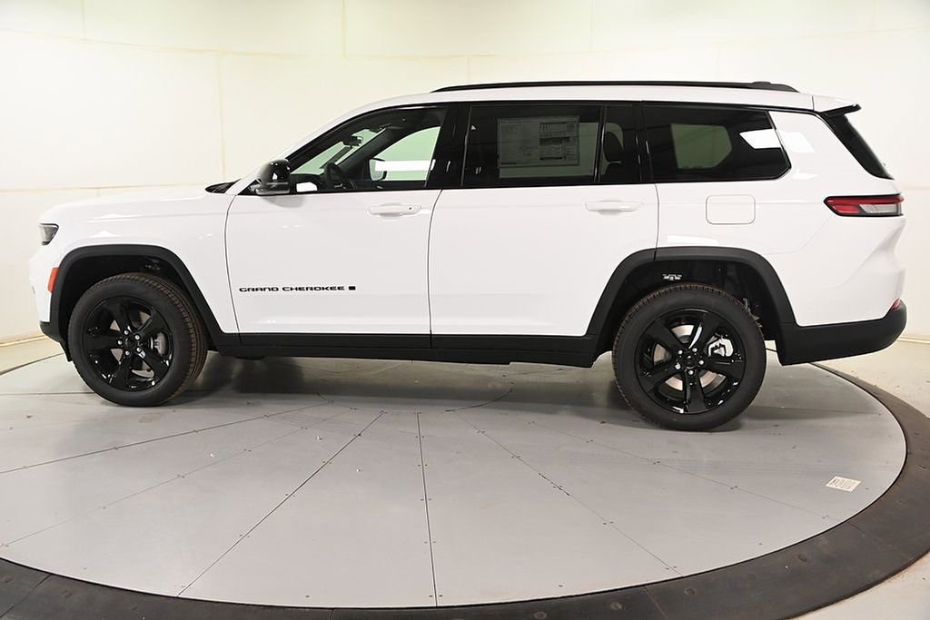 New 2025 Jeep Grand Cherokee L Limited w/ Black Appearance Package image 4