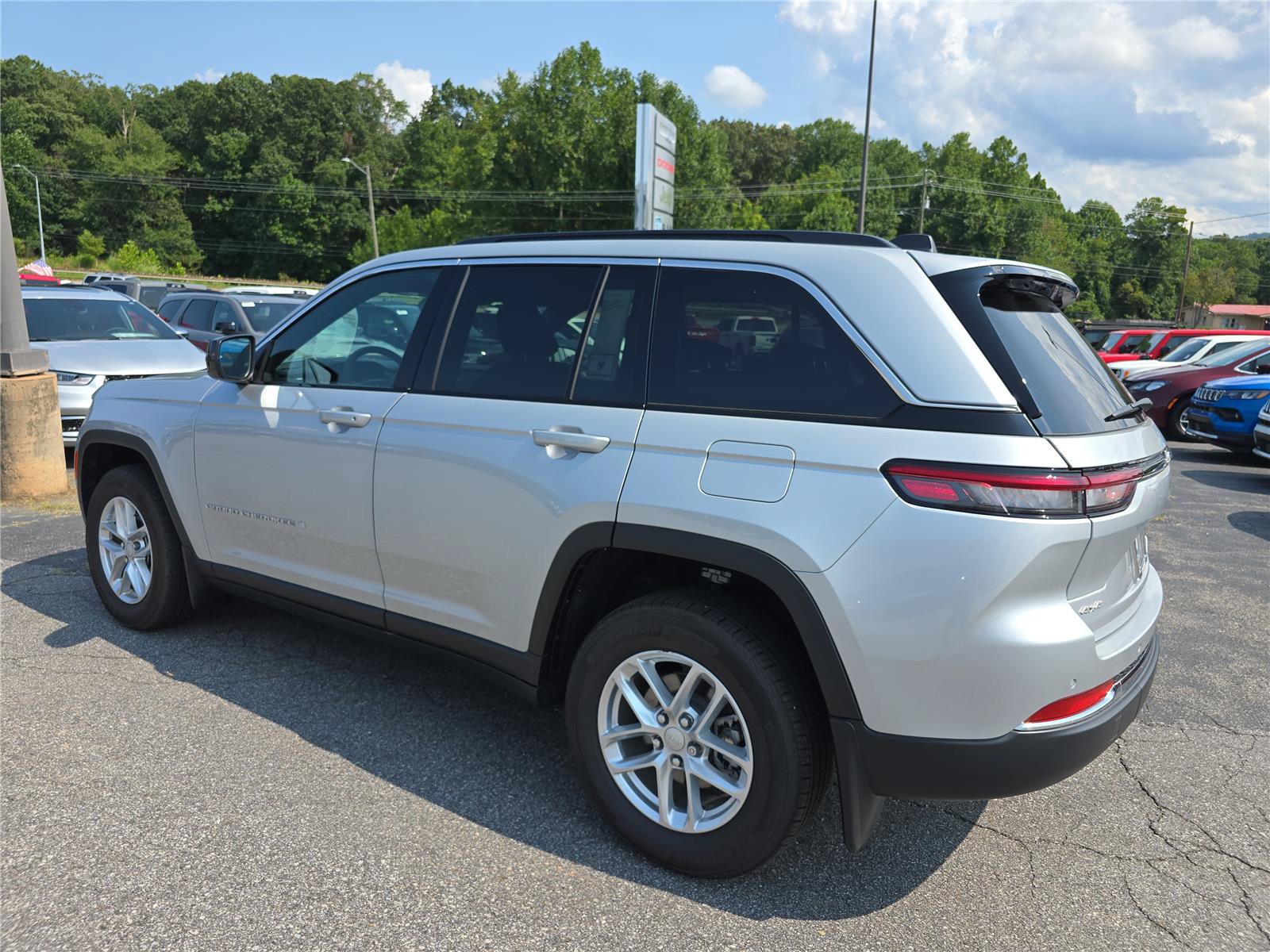 New 2026 Jeep Grand Cherokee Laredo X AWD/4WD image 5