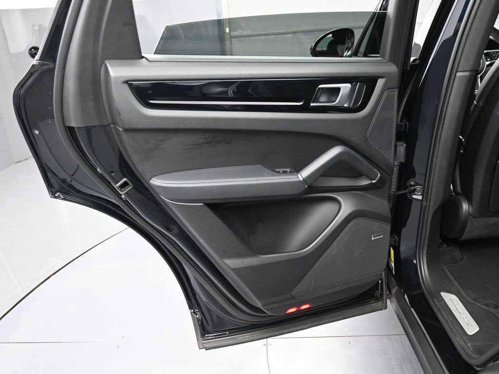 Certified 2022 Porsche Cayenne AWD/4WD image 23