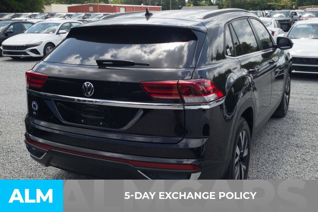 Used 2021 Volkswagen Atlas Cross Sport SE FWD image 3