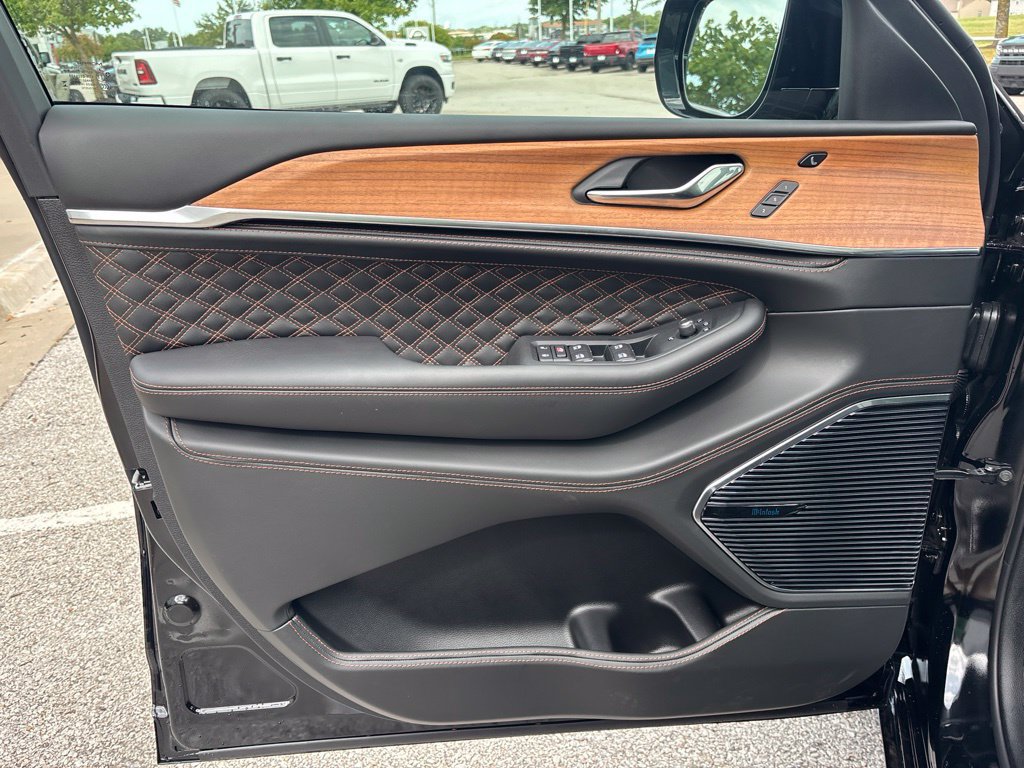 New 2027 Jeep Grand Cherokee Summit AWD/4WD image 34