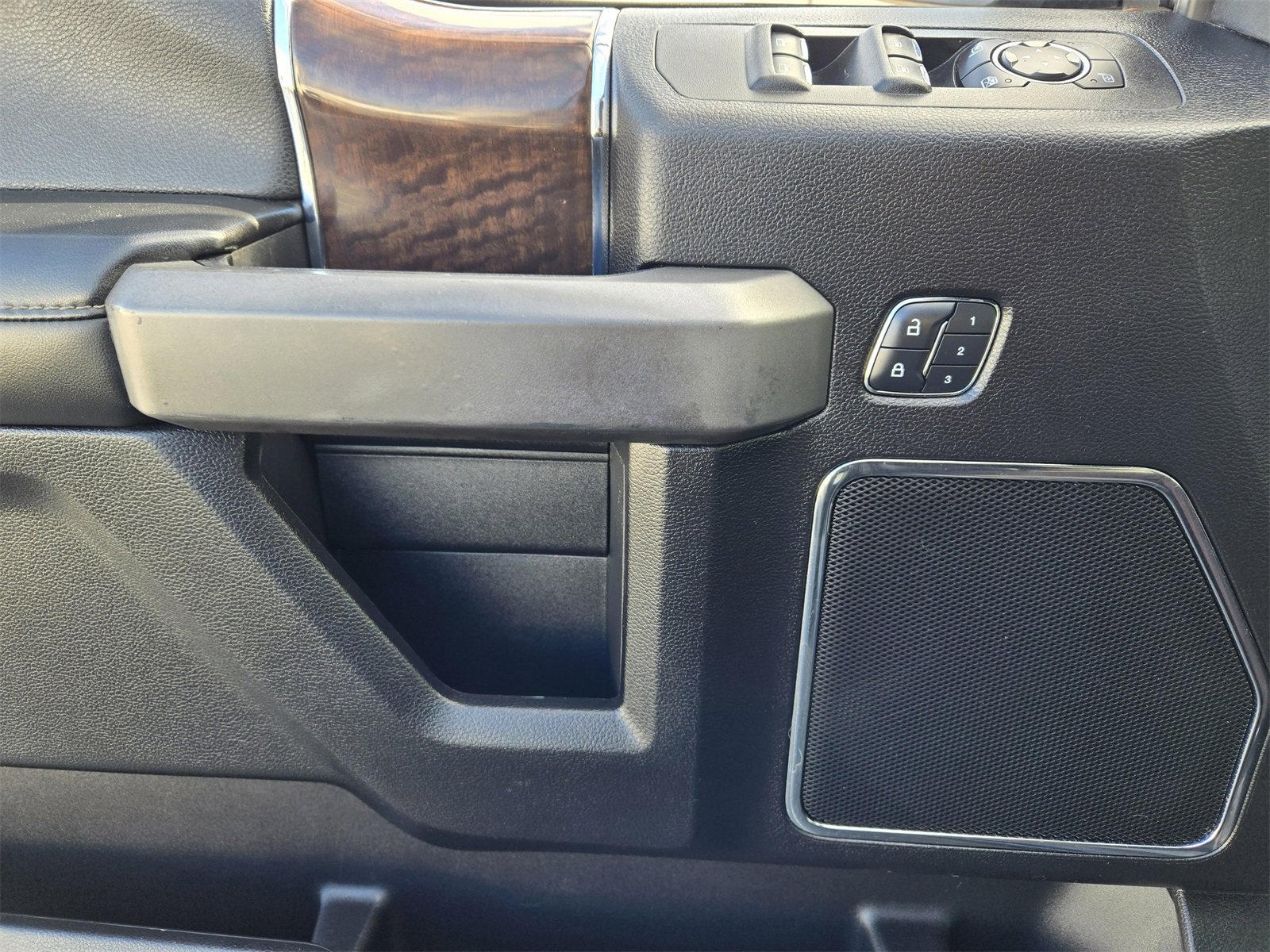 Used 2016 Ford F150 Platinum w/ Equipment Group 701A Luxury image 21