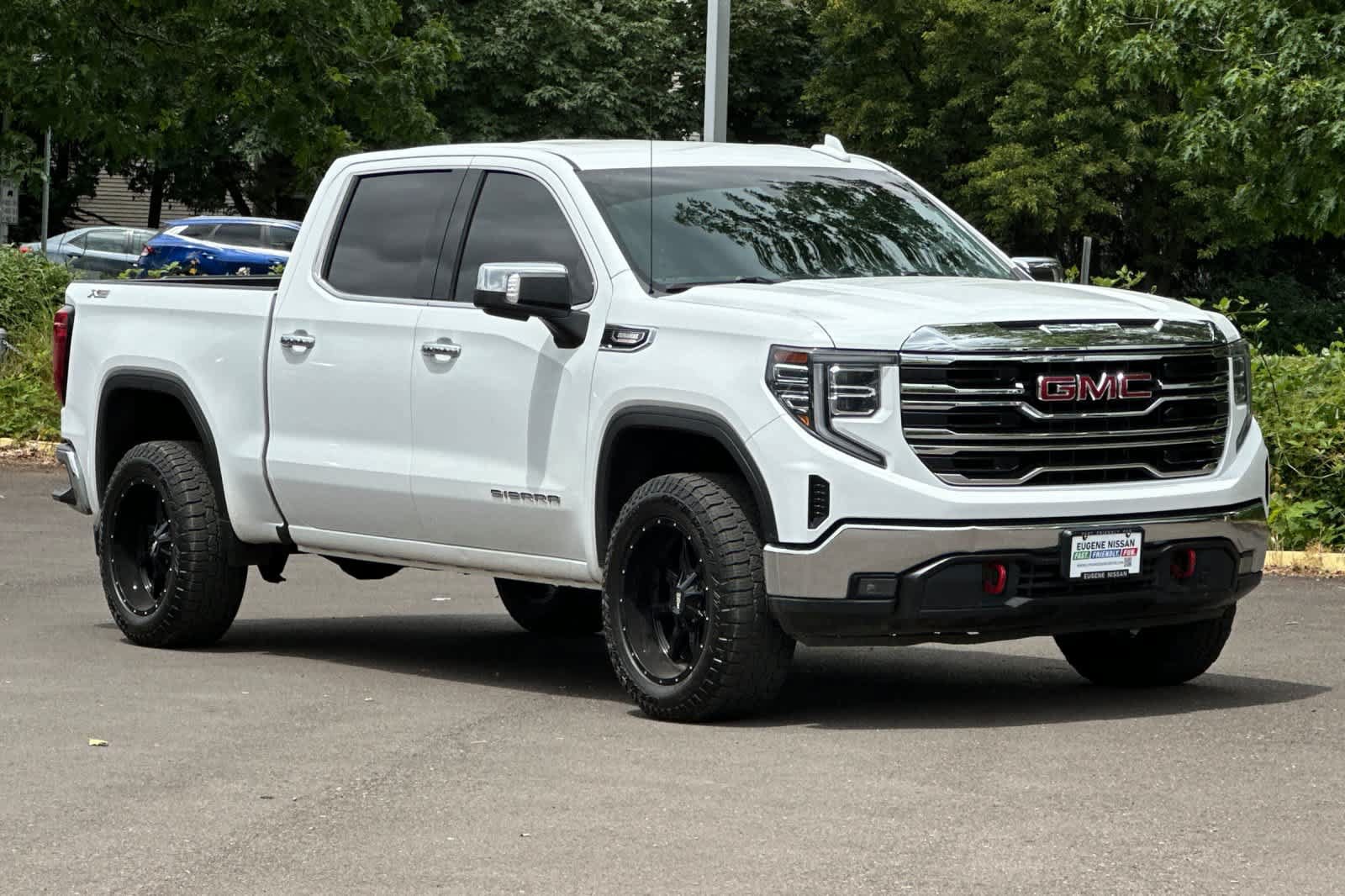 Used 2022 GMC Sierra 1500 SLT w/ X31 Off-Road Package AWD/4WD image 9