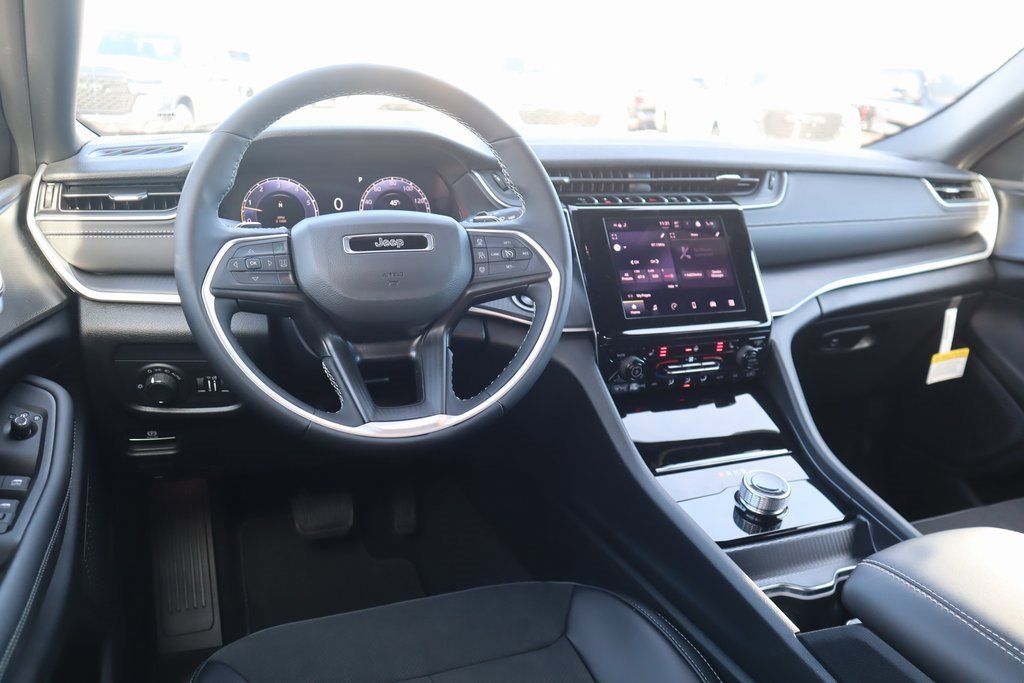 New 2025 Jeep Grand Cherokee L Altitude image 2