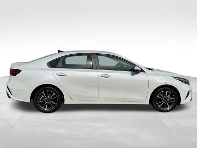 Used 2023 Kia Forte LXS w/ LXS Technology Package image 9