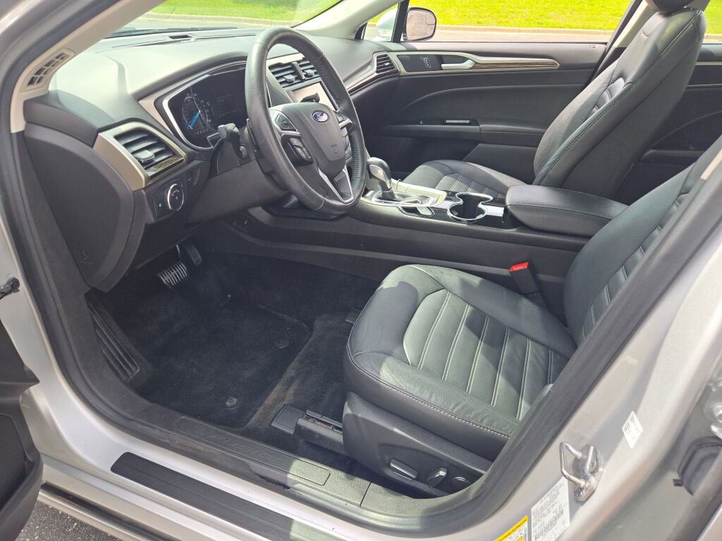 Used 2016 Ford Fusion SE w/ Equipment Group 202A AWD/4WD image 21