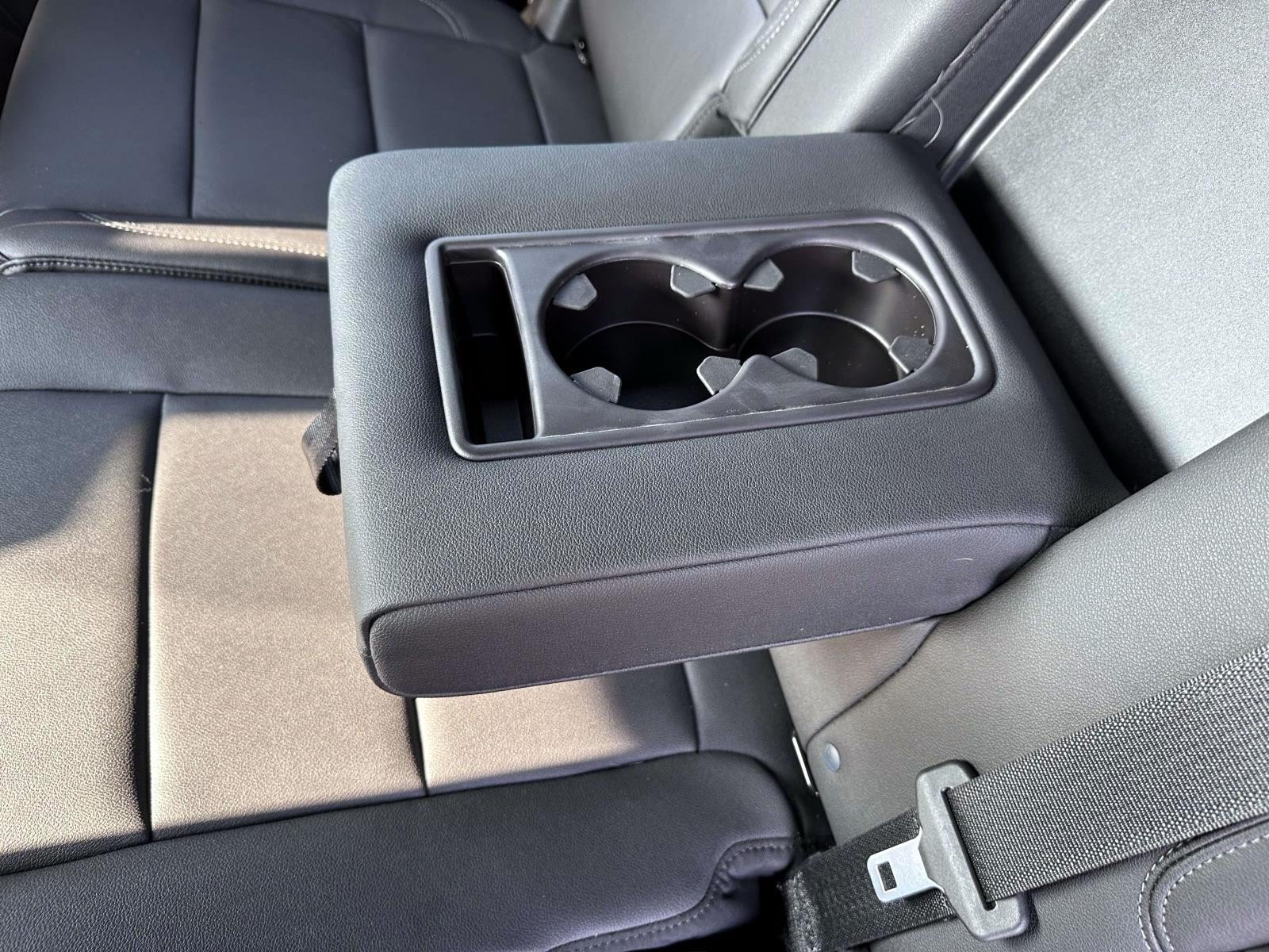 Used 2022 Chevrolet Suburban LT w/ Luxury Package AWD/4WD image 14