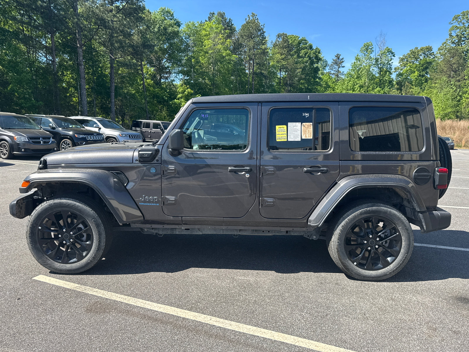 Used 2025 Jeep Wrangler Unlimited Sahara w/ Safety Group AWD/4WD image 9