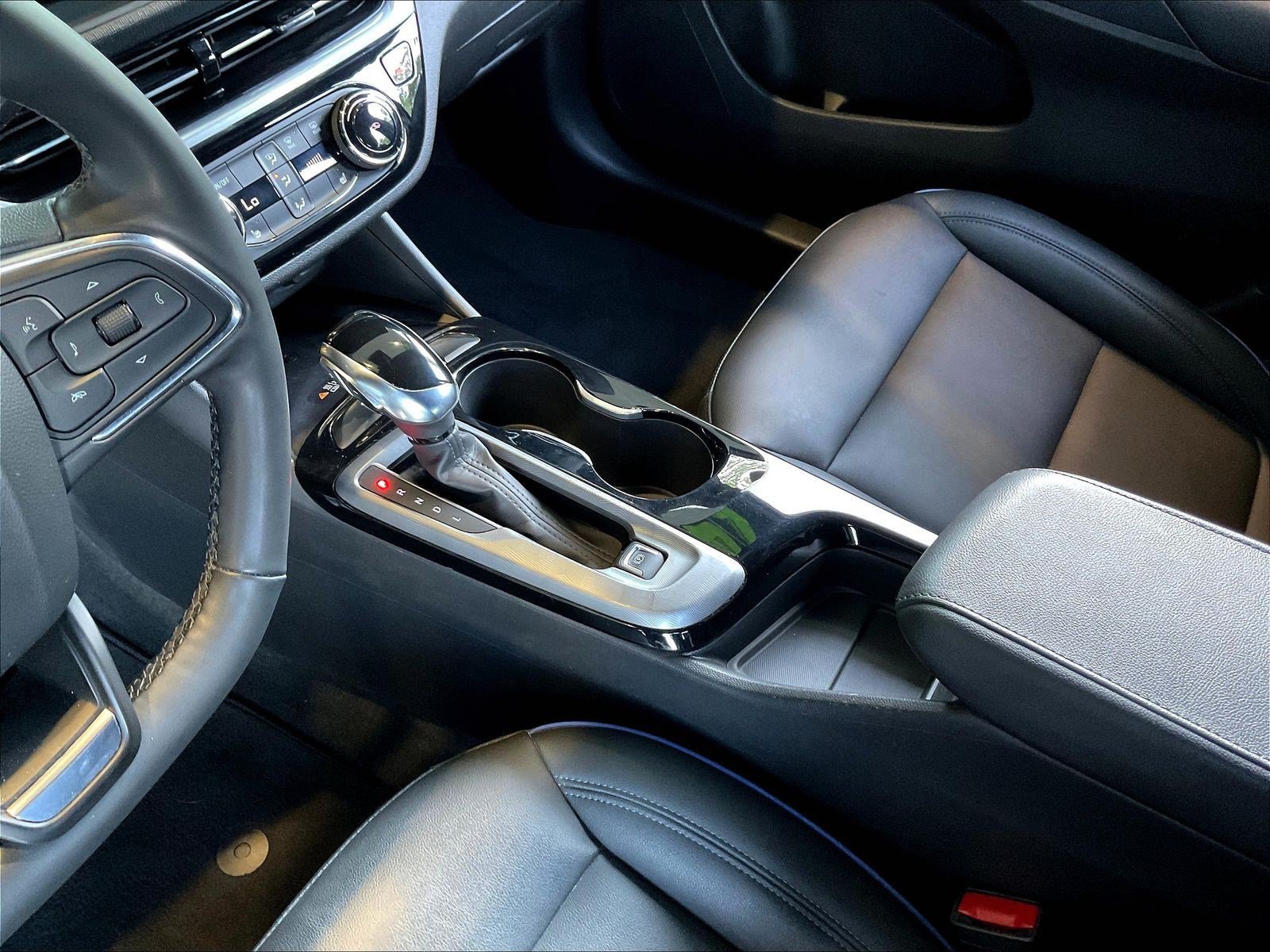 Used 2024 Buick Envista Sport Touring w/ Convenience I Package FWD image 17