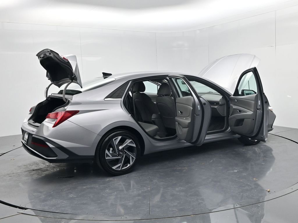 Used 2025 Hyundai Elantra SEL image 57