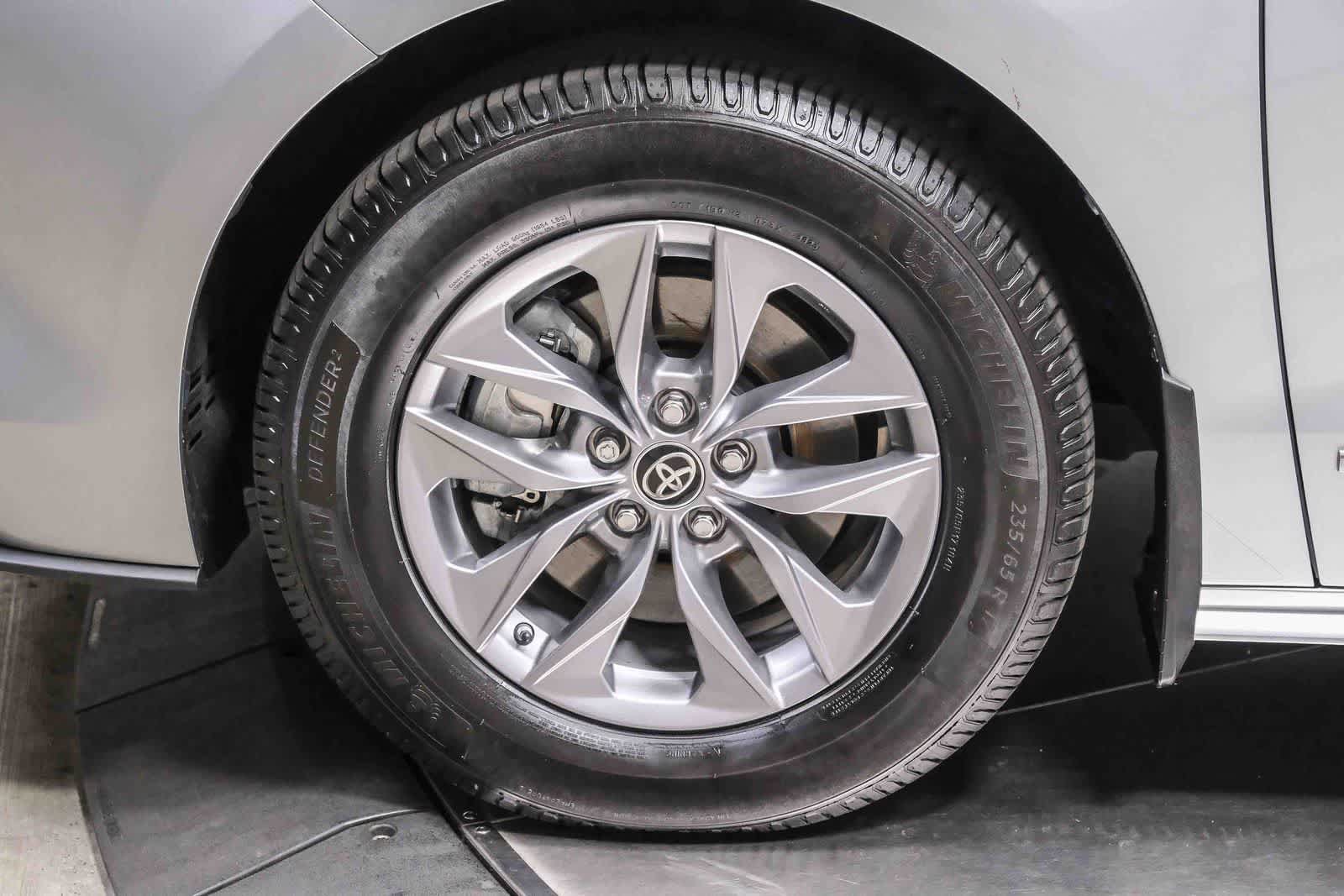 Used 2021 Toyota Sienna XLE FWD image 10
