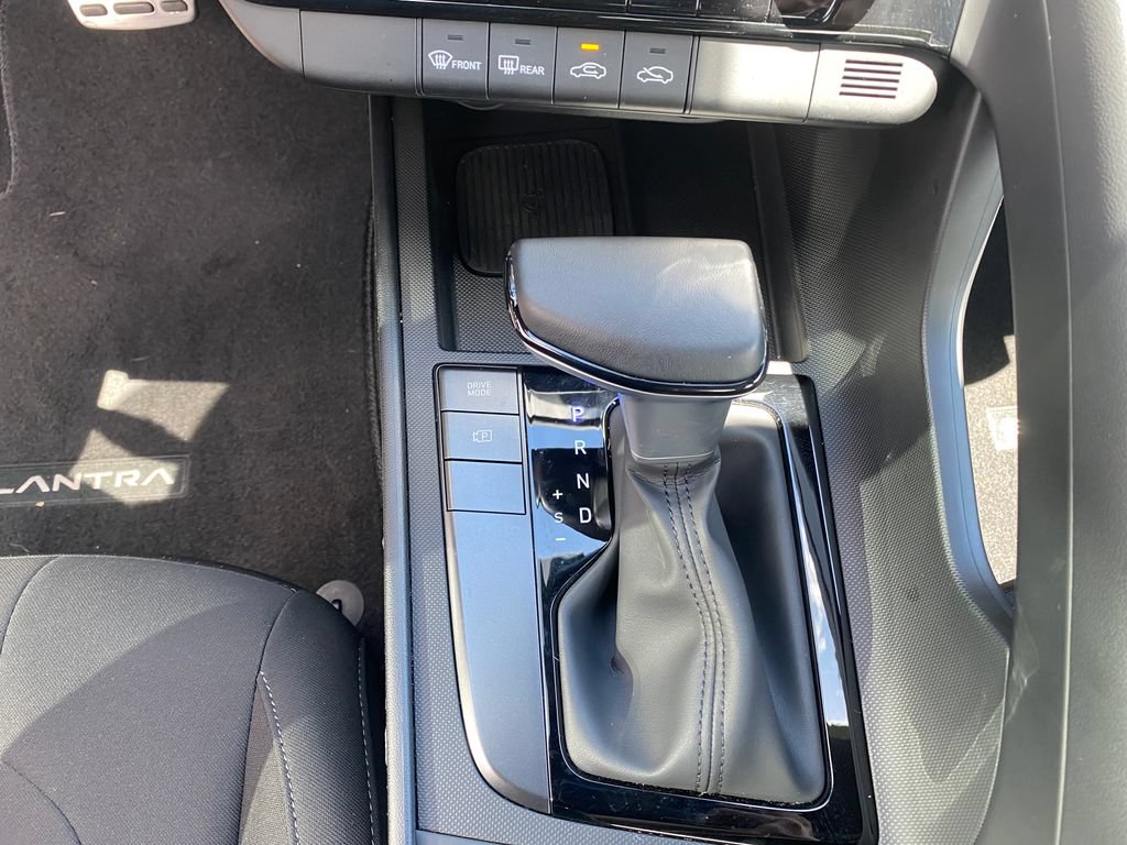 Certified 2025 Hyundai Elantra Sport FWD image 35