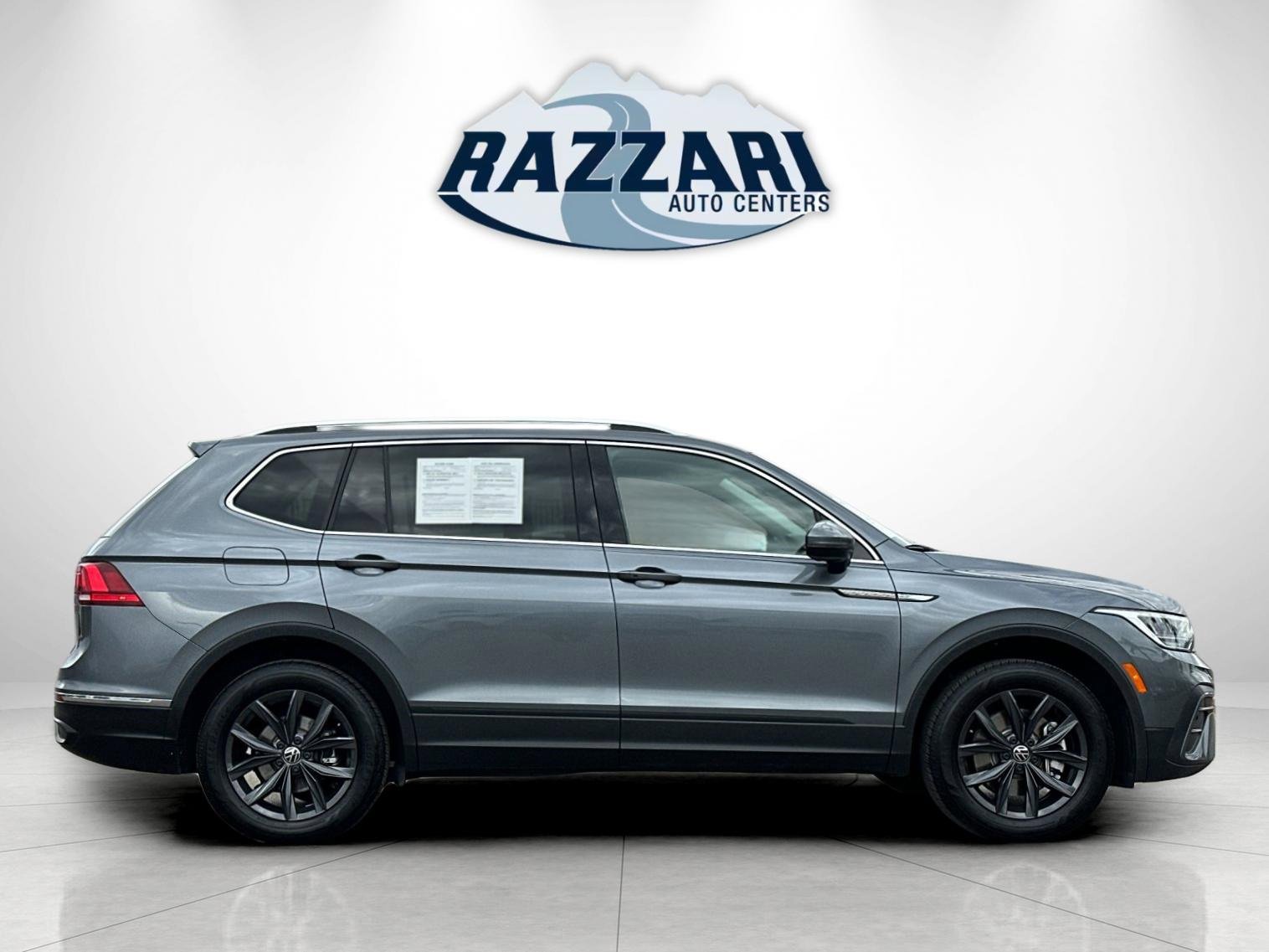 Used 2024 Volkswagen Tiguan SE image 2