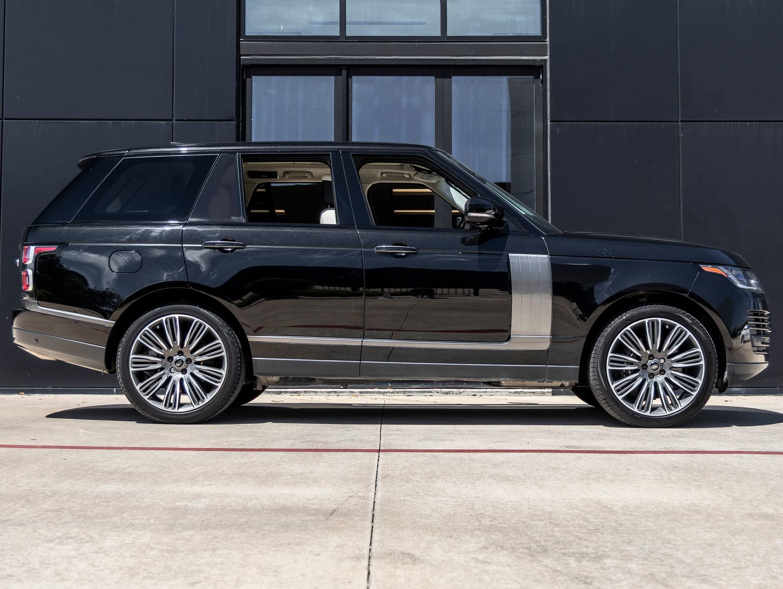 Used 2020 Land Rover Range Rover Autobiography image 10