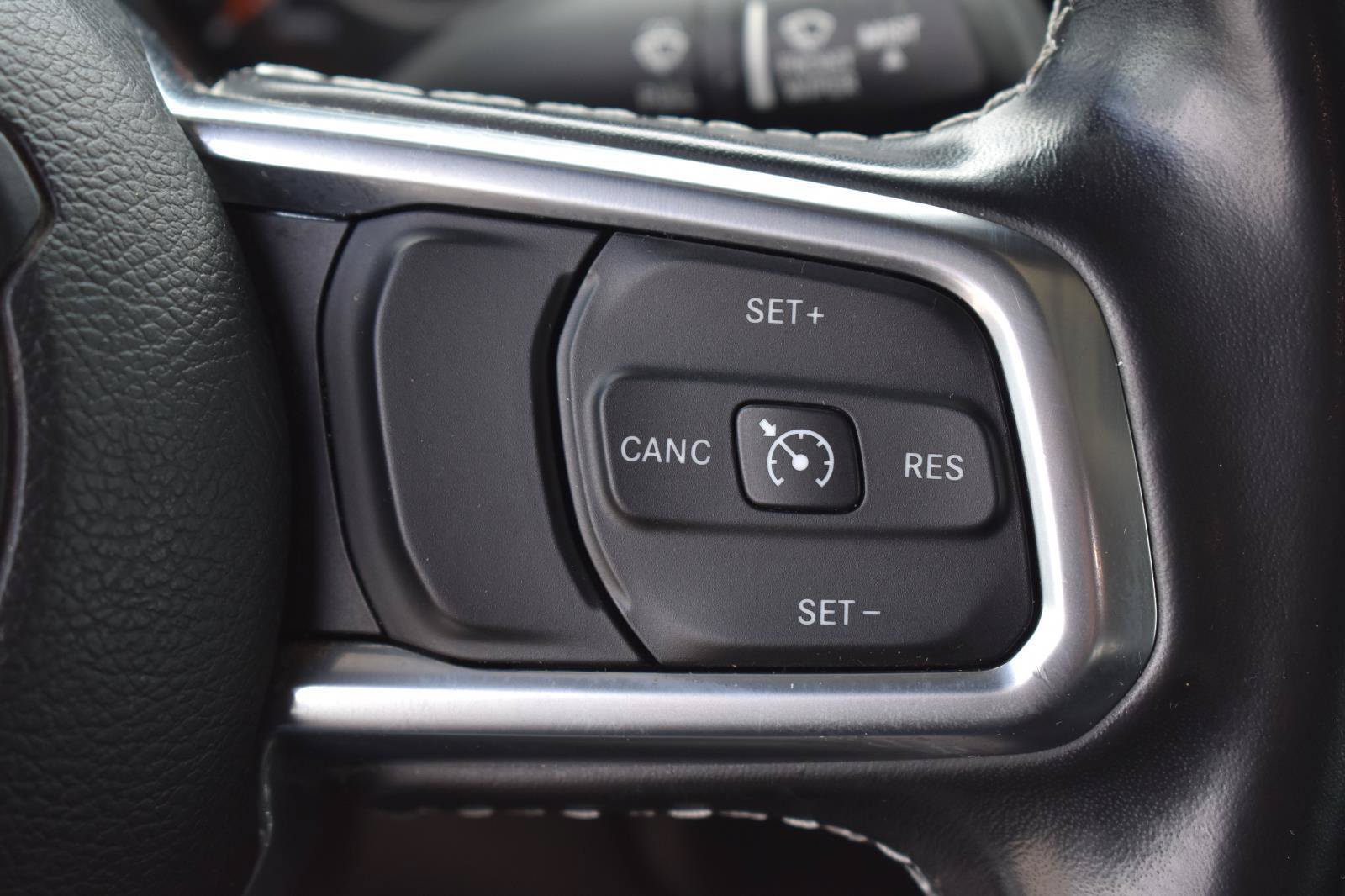 Used 2021 Jeep Gladiator Overland AWD/4WD image 8