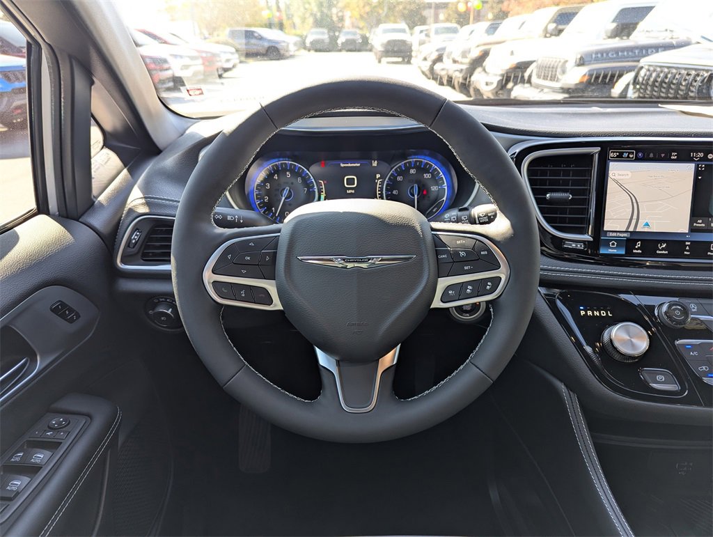 New 2026 Chrysler Pacifica Limited image 17