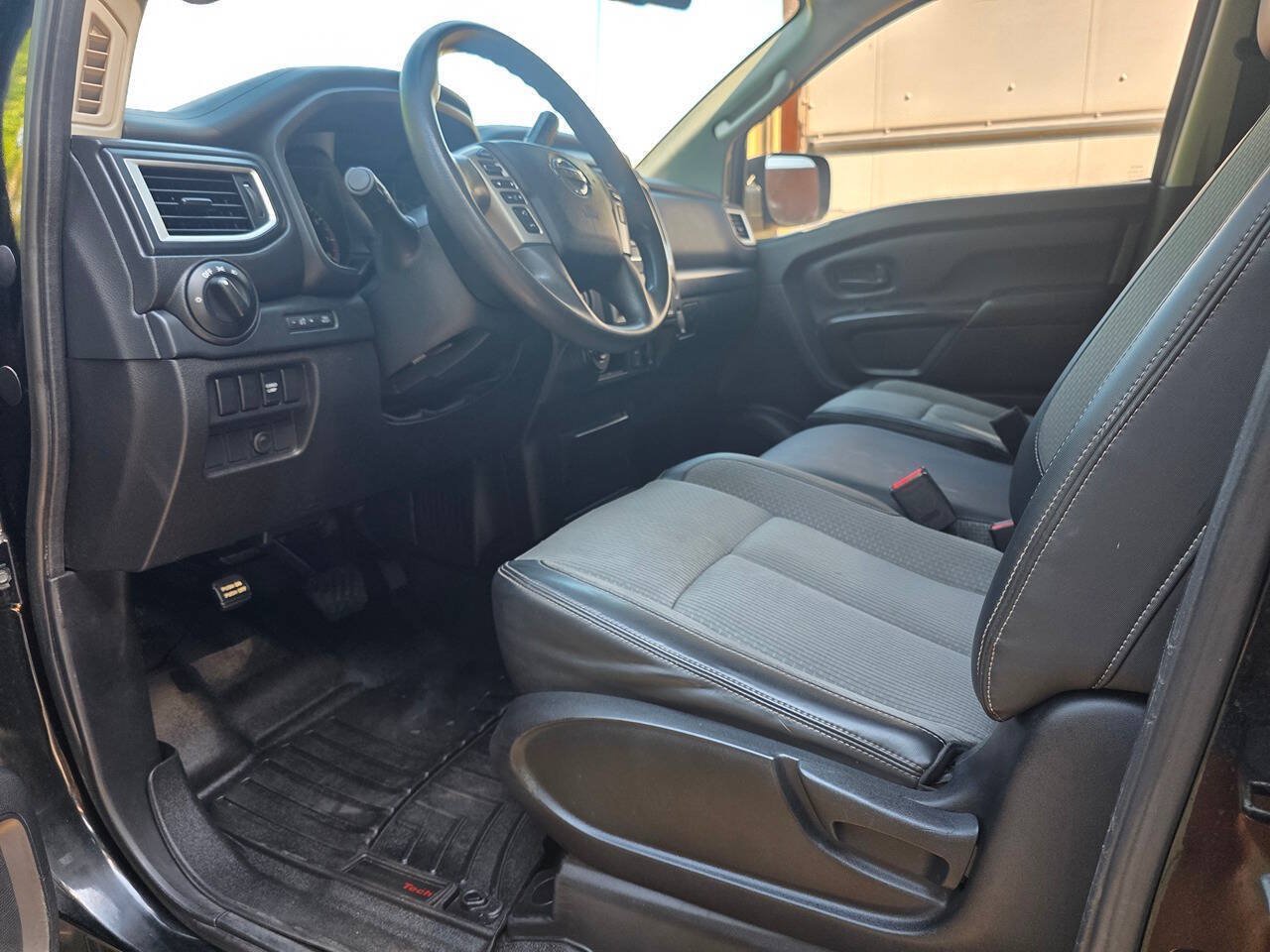Used 2017 Nissan Titan S AWD/4WD image 13