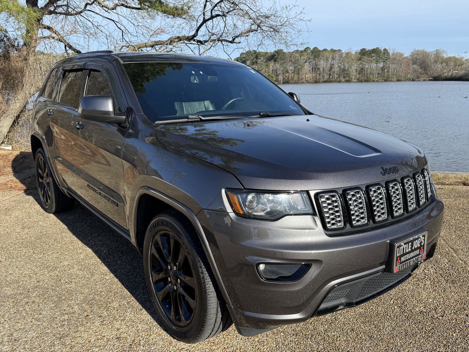 Used 2019 Jeep Grand Cherokee Altitude RWD image 2