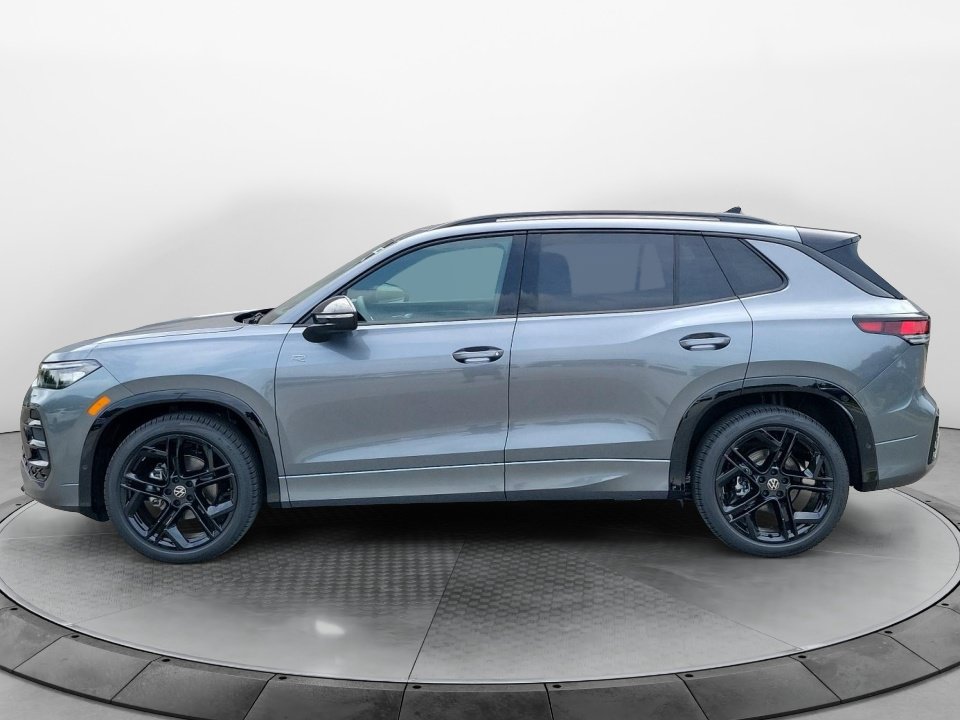 New 2026 Volkswagen Tiguan SE R-Line FWD image 4