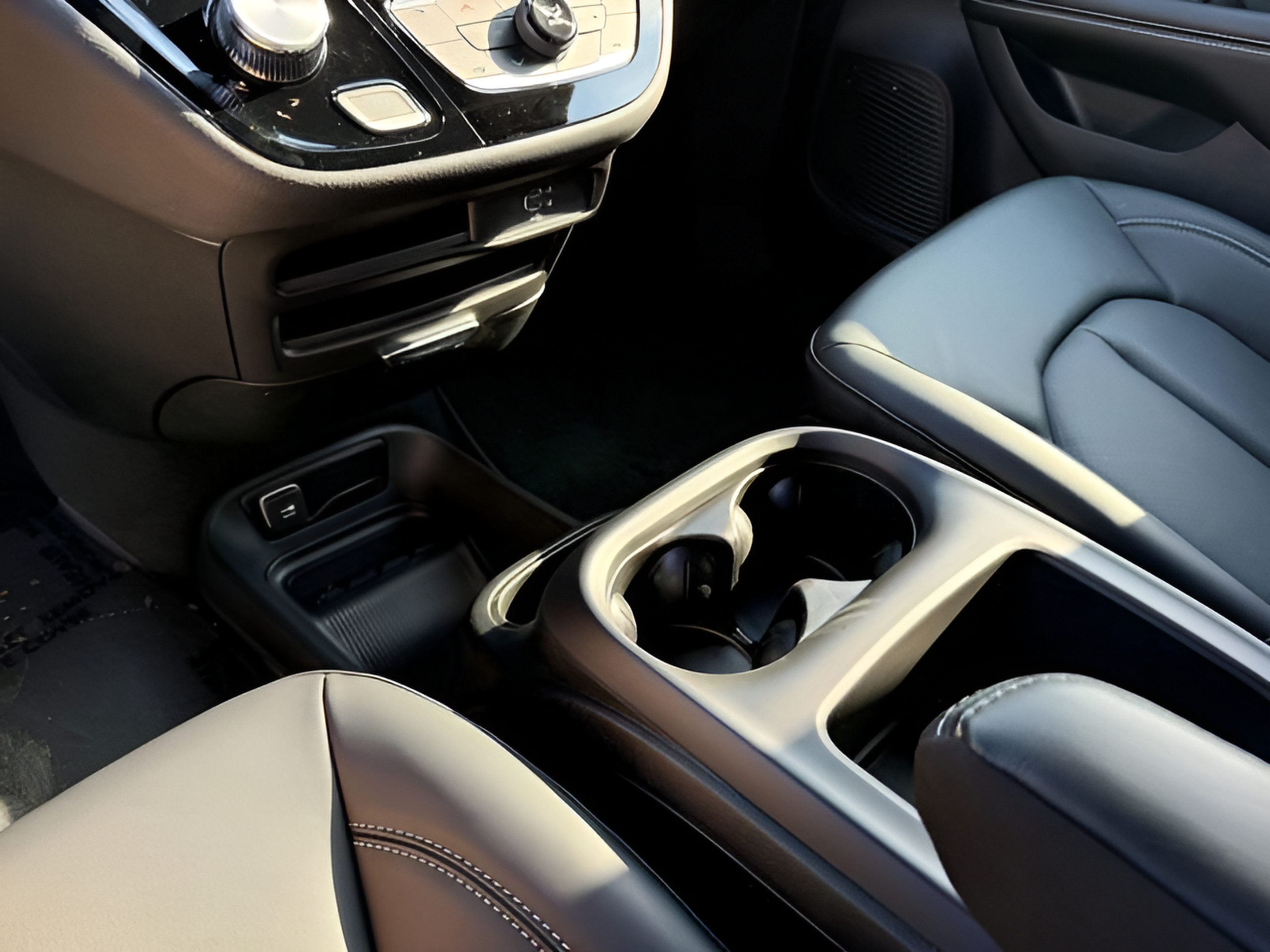 New 2026 Chrysler Pacifica Select w/ S Appearance Package FWD image 26