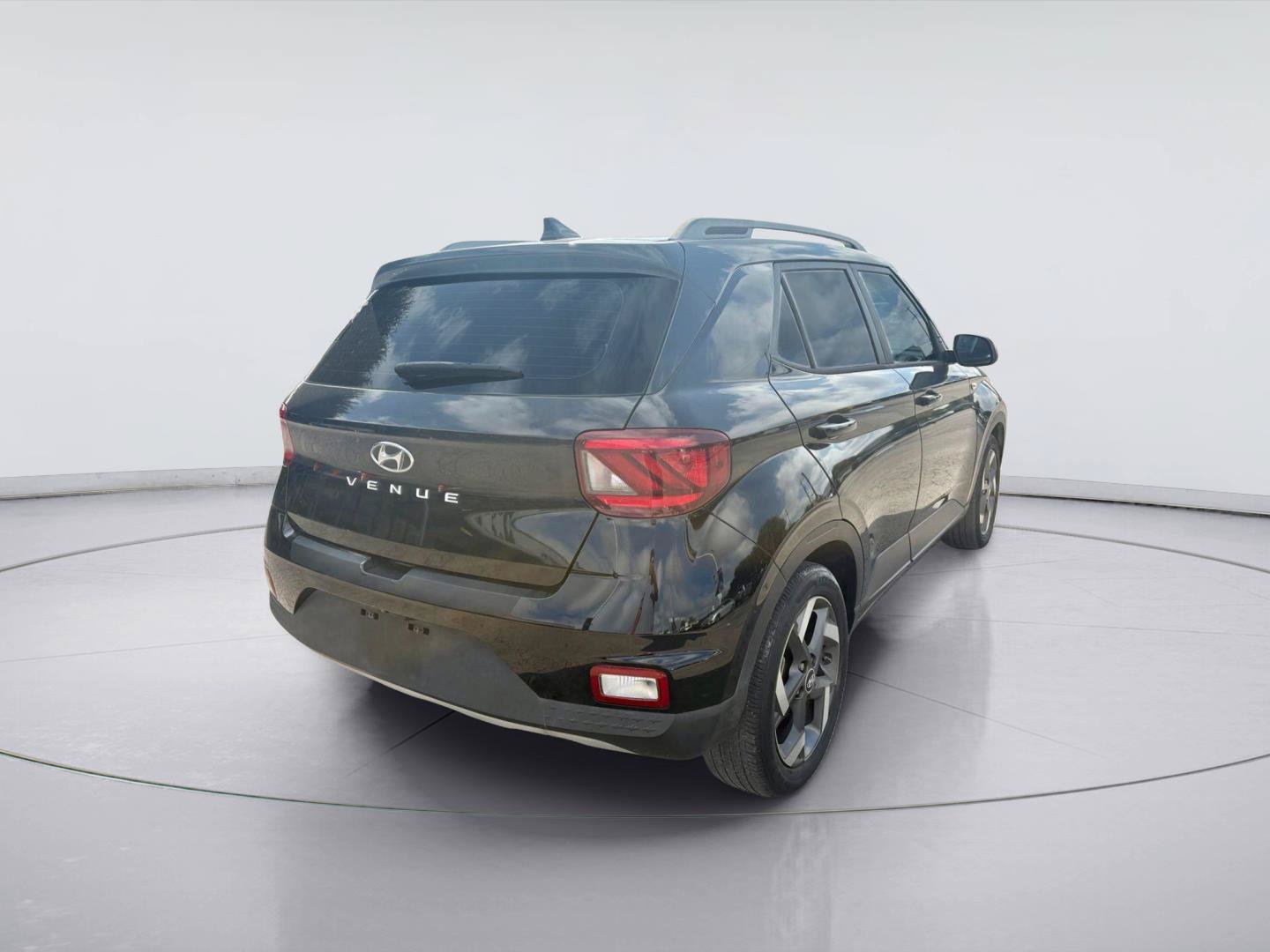 Used 2021 Hyundai Venue SEL FWD image 3