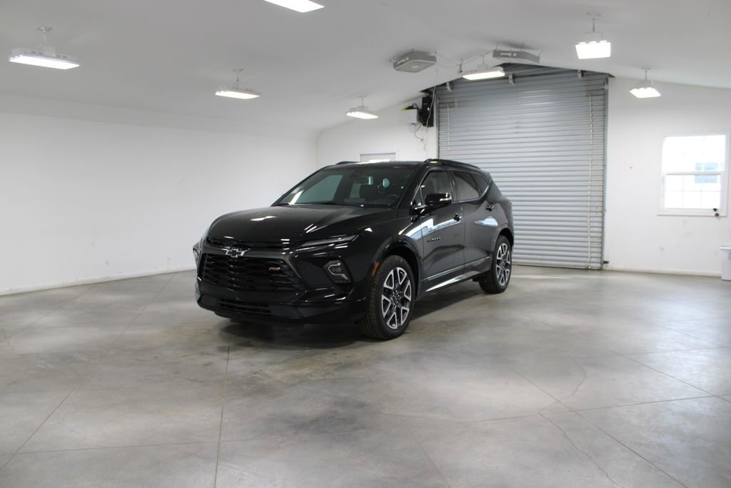 Used 2023 Chevrolet Blazer RS w/ Enhanced Convenience Package FWD image 4