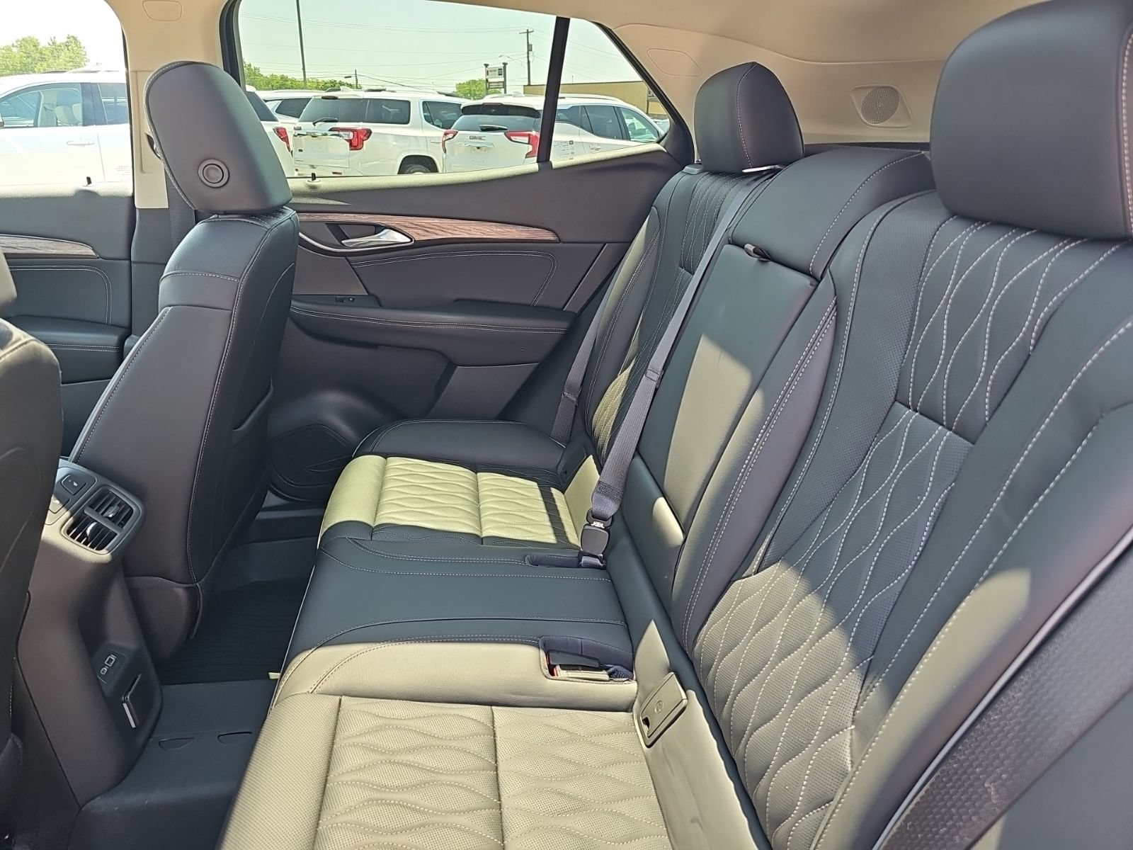 Used 2021 Buick Envision Avenir AWD/4WD image 28