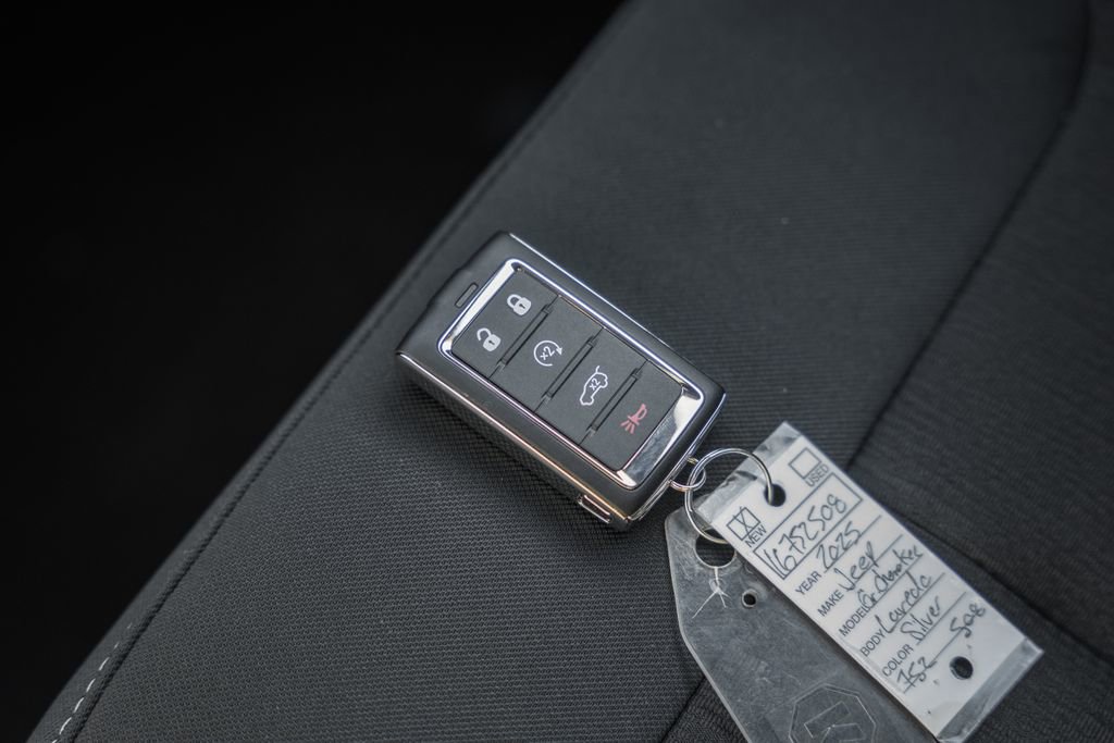 New 2025 Jeep Grand Cherokee Laredo X w/ Luxury Tech Group I image 40